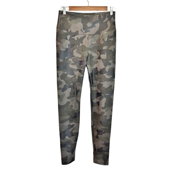 WHBM Camo Runway Leggings Women’s SZ 6 in Green Camouflage Print - Picture 2 of 7